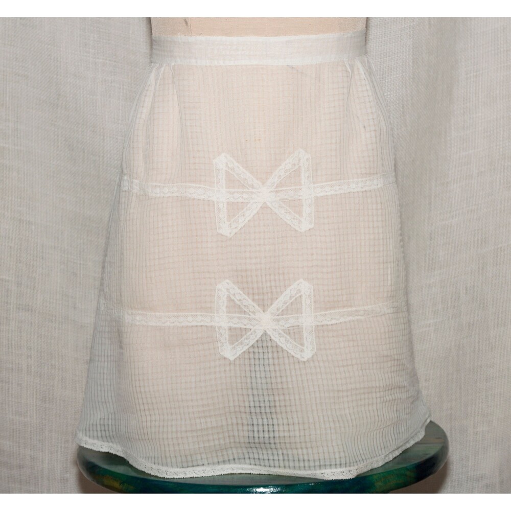 Vintage 1940s Handmade White Delicate Lace Bow Half-Apron